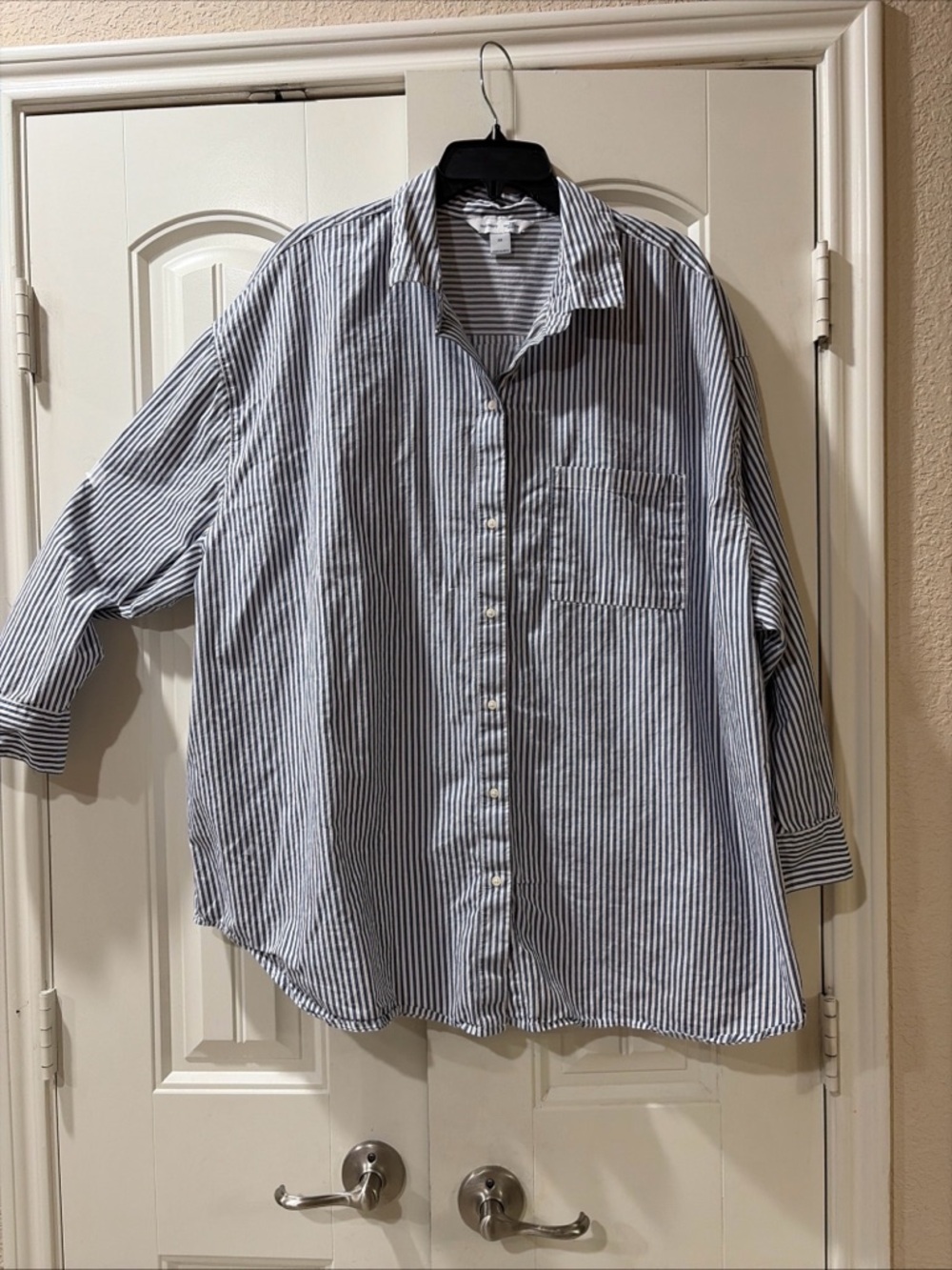 Old Navy Blue and White Vertical Stripe Button-Down Shirt